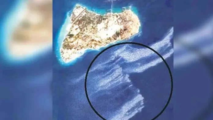 Iran dumping oil into the sea Iran dumping oil into the sea