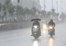 Rain Alert: తెలుగు రాష్ట్రాలకు బిగ్ అలర్ట్.. ఈ జిల్లాల్లో ఉరుములు, మెరుపులతో కూడిన భారీ వర్షాలు Rains