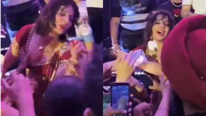 A bitter experience for female singer Dhurandhar