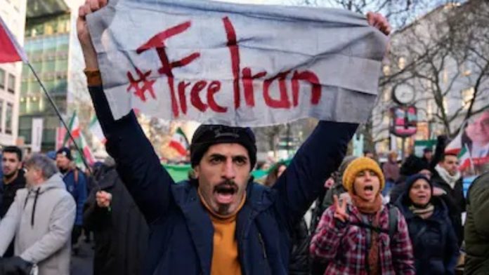 Iran Hangs Two Anti-Government Protesters In Public