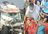 Accident: గుండెపగిలే విషాదం: అంబులెన్స్లో వస్తుండగా ఘోరం.. ఒకే కుటుంబంలో ముగ్గురు మృతి Uttar pradesh Deoria ambulance accident